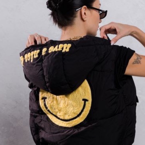 FALL 2024 Have A Nice Day Smiley Face Bolt Vector Urban Black Crop Puffer Vest - Picture 5 of 10